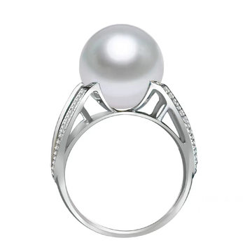Bright freshwater pearl round ring