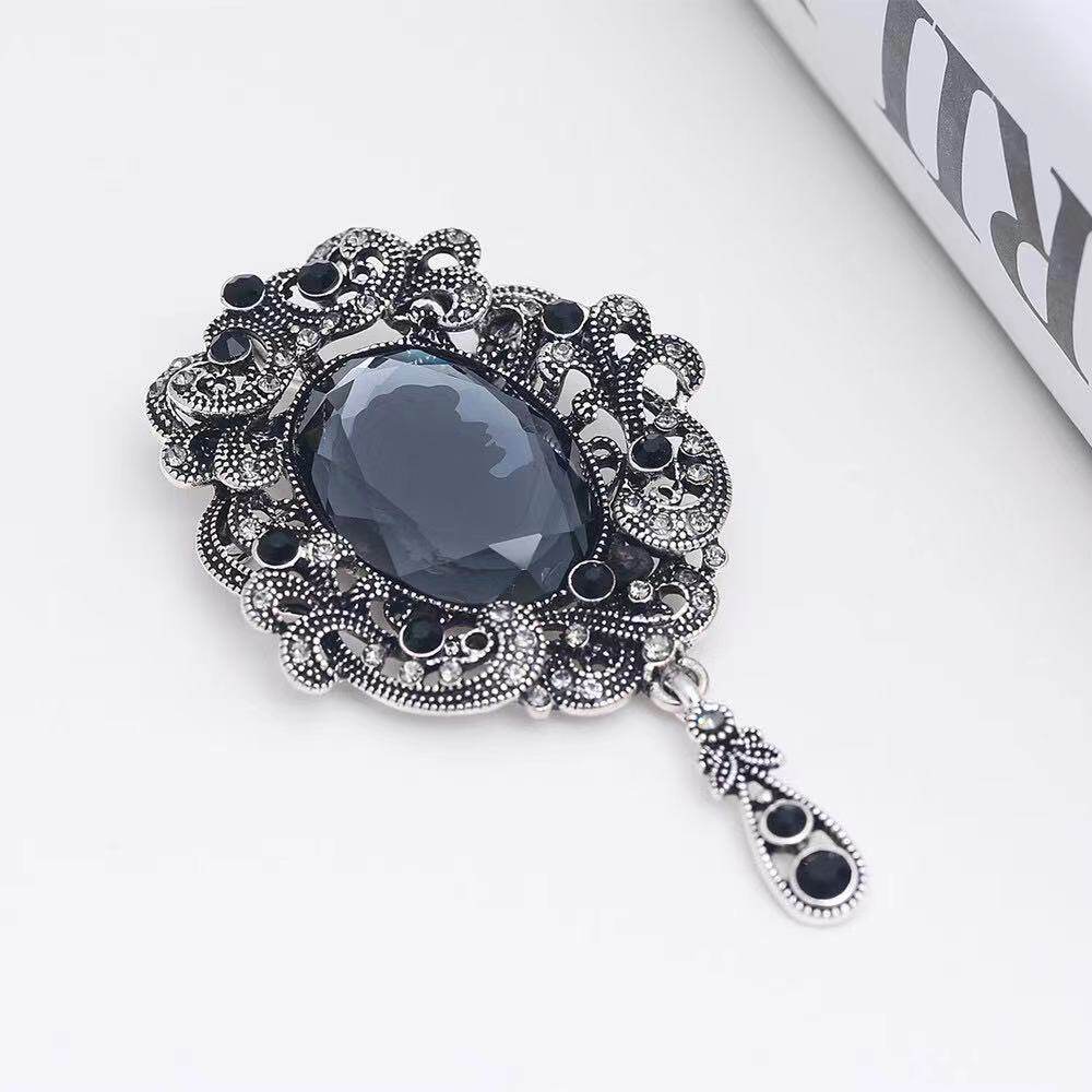 European and American Carved Beauty Head Vintage Brooch, Fashionable Crystal Pin Pendant Dual-Use Corsage Badge Collar Pin