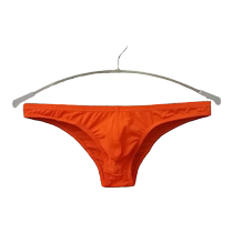 The charm of underwear is more than one aspect. Quick-drying soft ice silk fabric narrow hip triangle and half-coverage briefs.