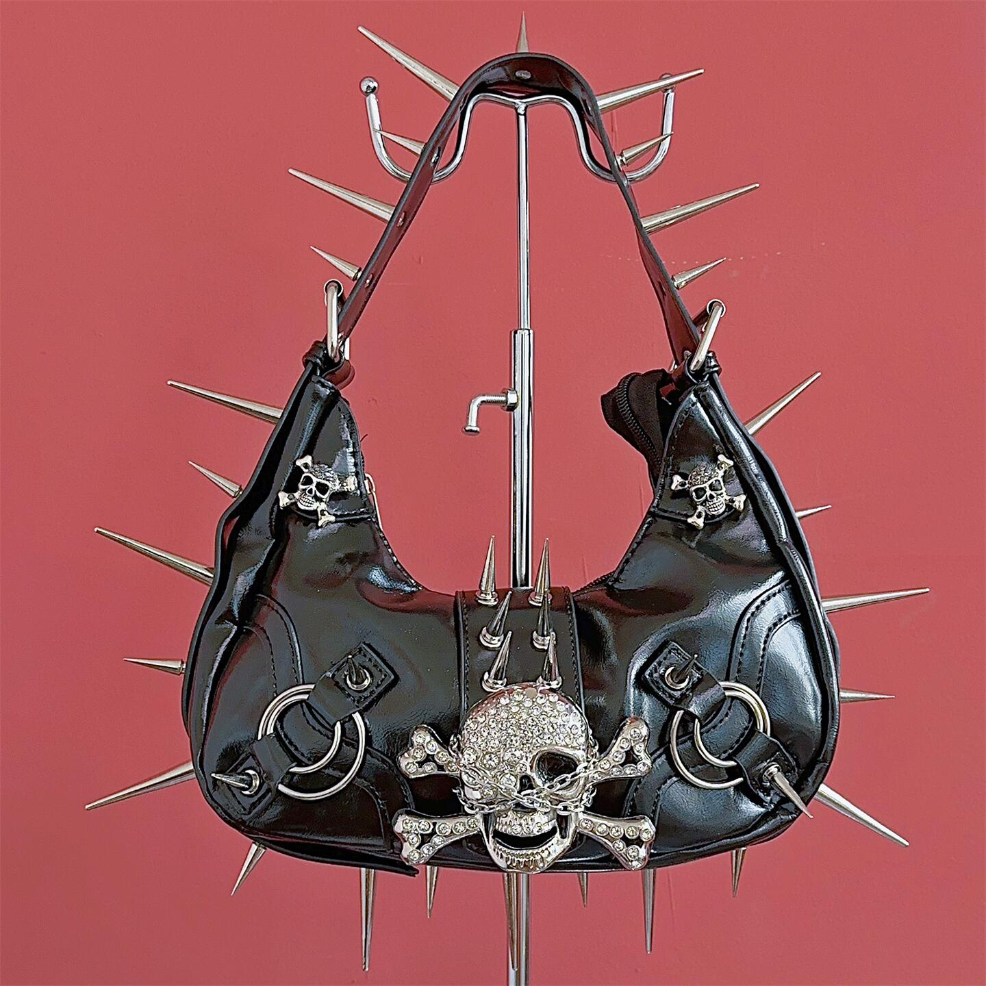 European and American Y2K hot girl single shoulder bag with skull rhinestone studs PU leather studs punk subculture.