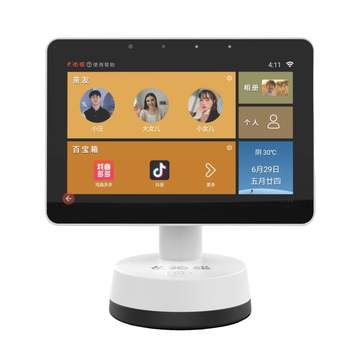 Long-necked cat elderly two-way video call visual monitoring