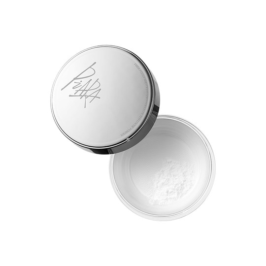 Постоянные поклонники с 39 лет: рассыпчатая пудра Peiran обеспечивает стойкий макияж.