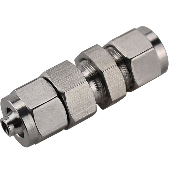 Quickly twist the partition plate through the air pipe quickly through the joint