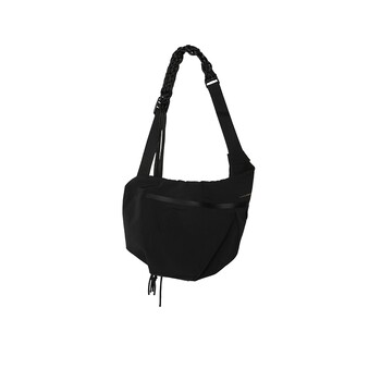 The outer body is single-dyed and water-repellent. semi-circle original design women's sports 2025 autumn black crossbody pipa bag