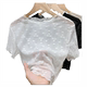 ສິ້ນ lace suspender ຕາຫນ່າງຂອງແມ່ຍິງທີ່ມີເສື້ອ bottoming ເທິງ