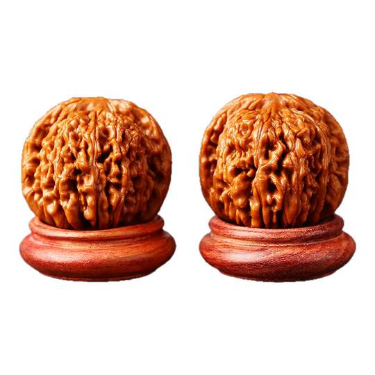 Four buildings, walnut boutique, toy plate, official hat, lion head, hand piece, peach core hand toy, unicorn pattern antique