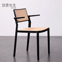 Черный (с подлокотниками)