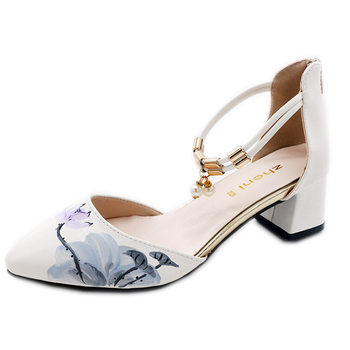 ພາກຮຽນ spring ຮູບແບບເກົ່າແກ່ Hanfu ອົງປະກອບ cheongsam ຫນາ heel ແຫຼມ toe ມື painted ກັນນ້ໍາ buckle sandals ເກີບແມ່ຍິງກາງ heel