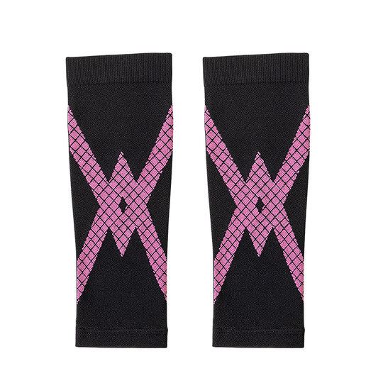 Compressing calf sleeves to reduce calf muscle soreness