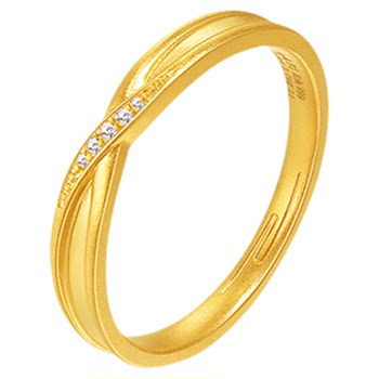 Laomiao gold pure gold dotted diamond fashion ring is romantically intertwined and meets sweet ancient method dotted diamond with exquisite fashionable temperament
