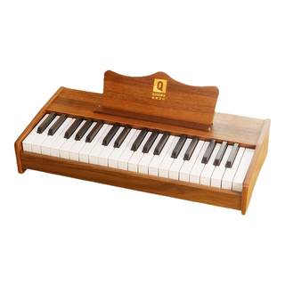 Children's wooden piano cultivates baby's interest in music