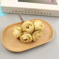 Светло-желтый