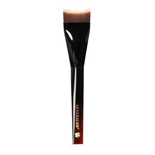Age-defying p69 smooth and non-stuck foundation brush