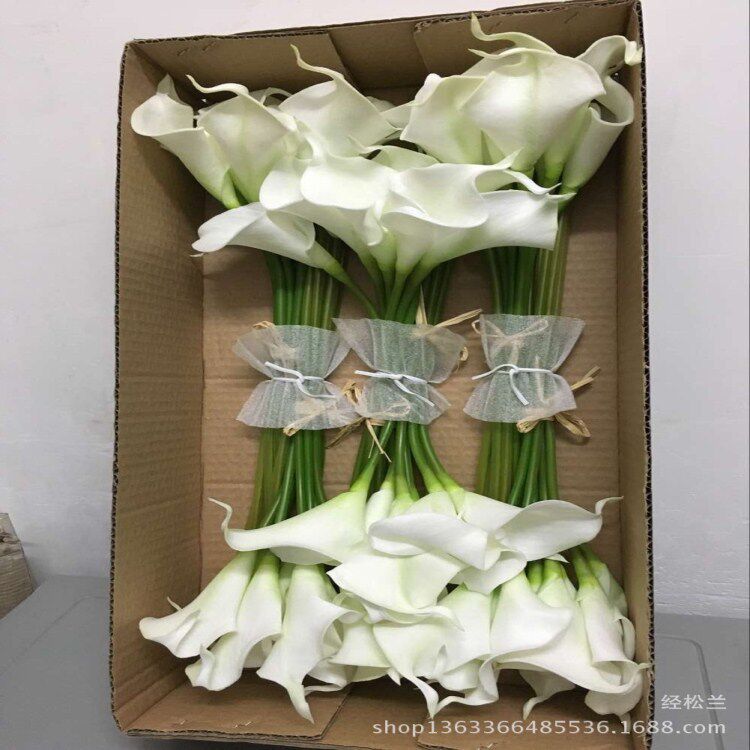 ดอกคาลล่าลิลลี่ประดิษฐ์เนื้อสัมผัส PU สำหรับตกแต่งภายในบ้านและห้องนั่งเล่น เหมาะสำหรับการตกแต่งบ้านและช่อดอกไม้เจ้าสาว