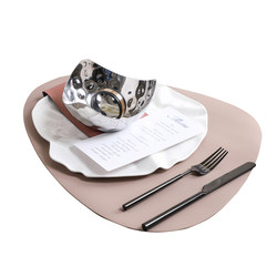 现代简约样板房间装饰西餐盘软装摆台刀叉餐具旦形餐垫不锈钢碗