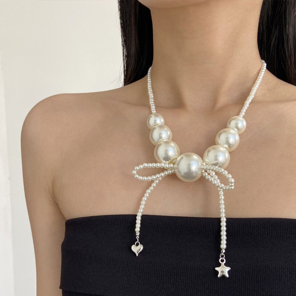 New fashionable and elegant faux pearl necklace for women, featuring a fairy-like design with beaded bow and tassel choker.