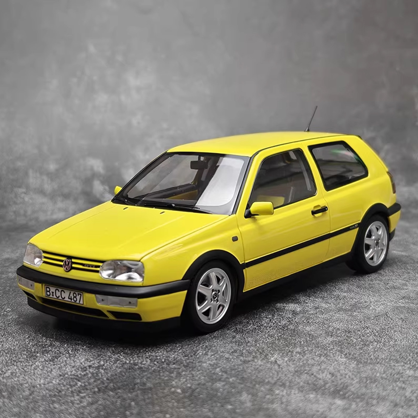 รถจำลองโลหะผสม Volkswagen Golf GTI รุ่นที่ 8 ขนาด 1:18 ปี 2020 ของ Norev