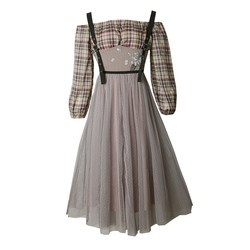 Mai Xu <ຈົດໝາຍລົມ> Retro plaid one-shoulder top + suspender mesh suspender dress