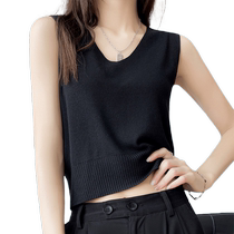 A must-buy for little people. Short V-neck ice silk camisole for women with suit and loose sleeveless bottoming shirt.