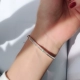 Qi Qi phiên bản tiếng Hàn của vòng đeo tay bằng thép titan nữ hoa hồng vàng nam vòng đeo tay chữ thủy triều thương hiệu cặp đôi bạn gái quà tặng tùy chỉnh vòng mã não