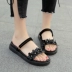 Giày đế bệt retro sandal nữ sinh 2018 mới hè Hàn Quốc phiên bản đế phẳng hoang dã mềm mại hai chị em đi giày đi biển giày vento nữ Sandal