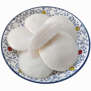 Pure rice cakes are made fresh daily