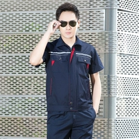 Отражающий треугольник спрятал синий топ