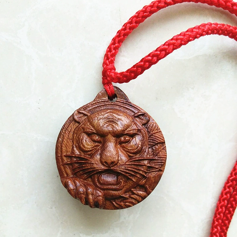 Khắc gỗ Âm từ Tiger Tiger Shengwei Mahogany Tiger mặt dây chuyền quý phái móc khóa Tiger vòng cổ Tiger Mahogany Tiger Bracelet - Vòng đeo tay Clasp