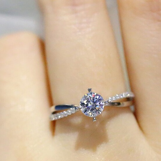 福大生扭臂浪漫钻石 潮流服饰搭配师小任