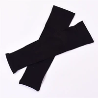 Черные отверстия пальцев