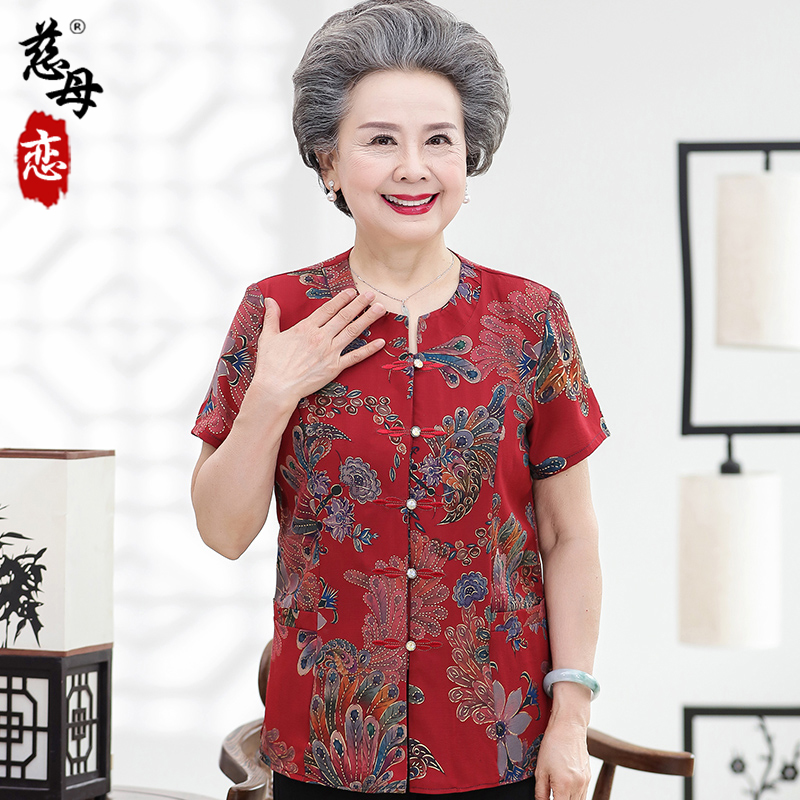 Пожилая женщина в платье. Платья для пожилых. Домашняя одежда для пожилых женщин. Бабушка в платье. Платья для пожилых полных женщин.