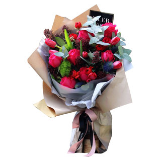 Imported red rose bouquet gift box intra-city flower delivery