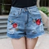 2020 mùa hè mỏng phong cách quốc gia quần short denim nữ cao eo thô rìa tua rua thon thả quần thêu nóng - Quần jean Quần jean