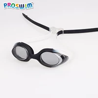 Черно -белая взрослая модель