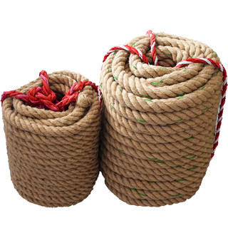 Actividad de team building en la competición olímpica de tira y afloja con cuerdas