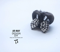 Небольшие вьющиеся волосы в стиле «гусиные лапки»