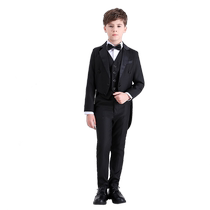 Un petit costume de tuxedo de tuxedo pour enfants Trois ensembles de performance pour piano de violon pour accueillir le costume Inron