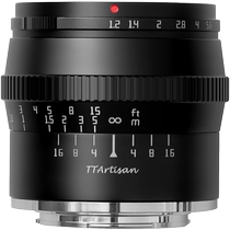 Надписи 50mm f1 2 с большой апертурой применяют Canon RF Nikon Z30 Fuji X Panasonic m43 microsheet