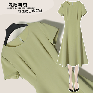 来季春 牛油果绿色连衣裙