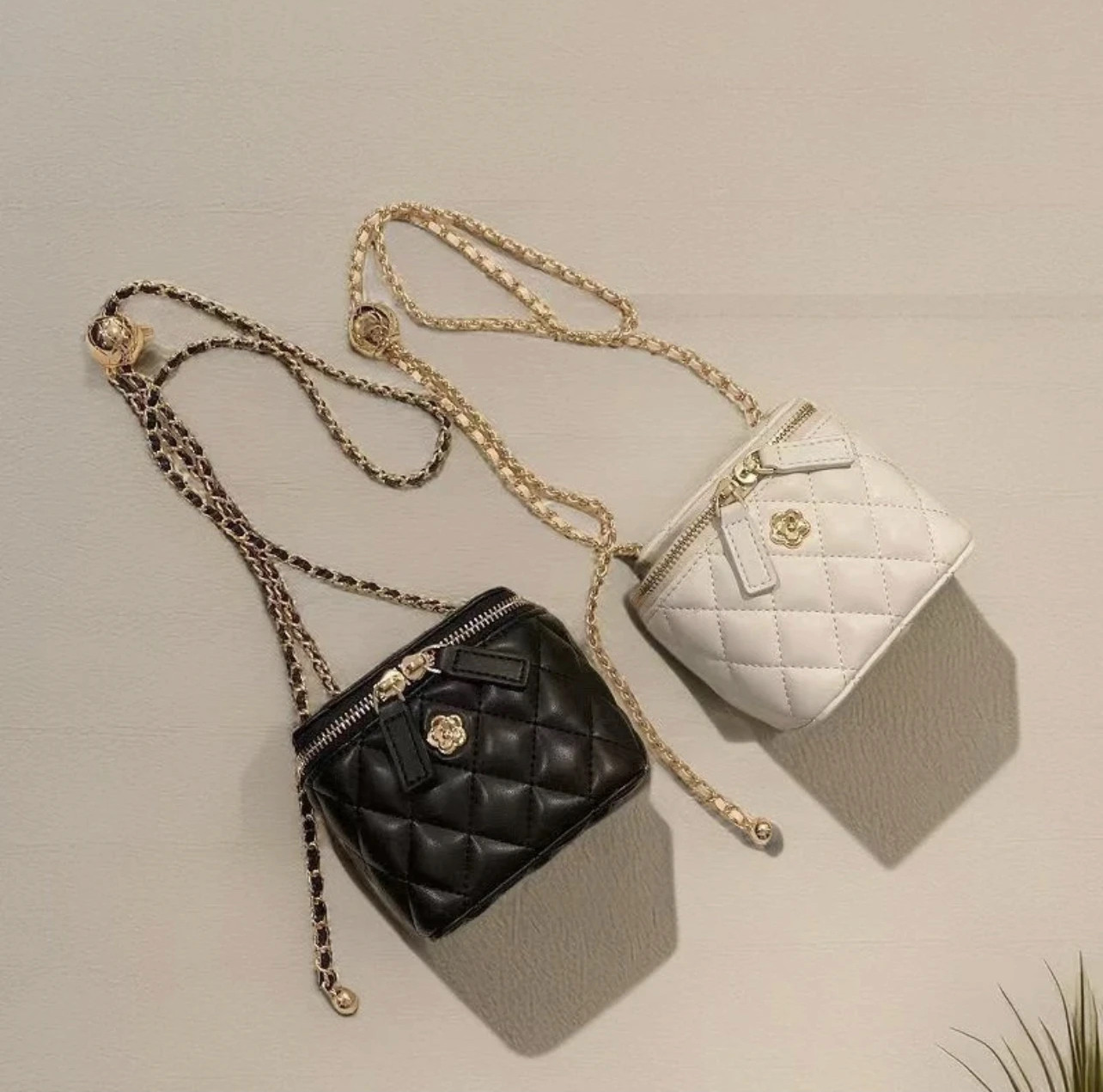 小香风包包怎么翻译_小香风包包英文用法_小香风包包英语例句_淘宝翻译网