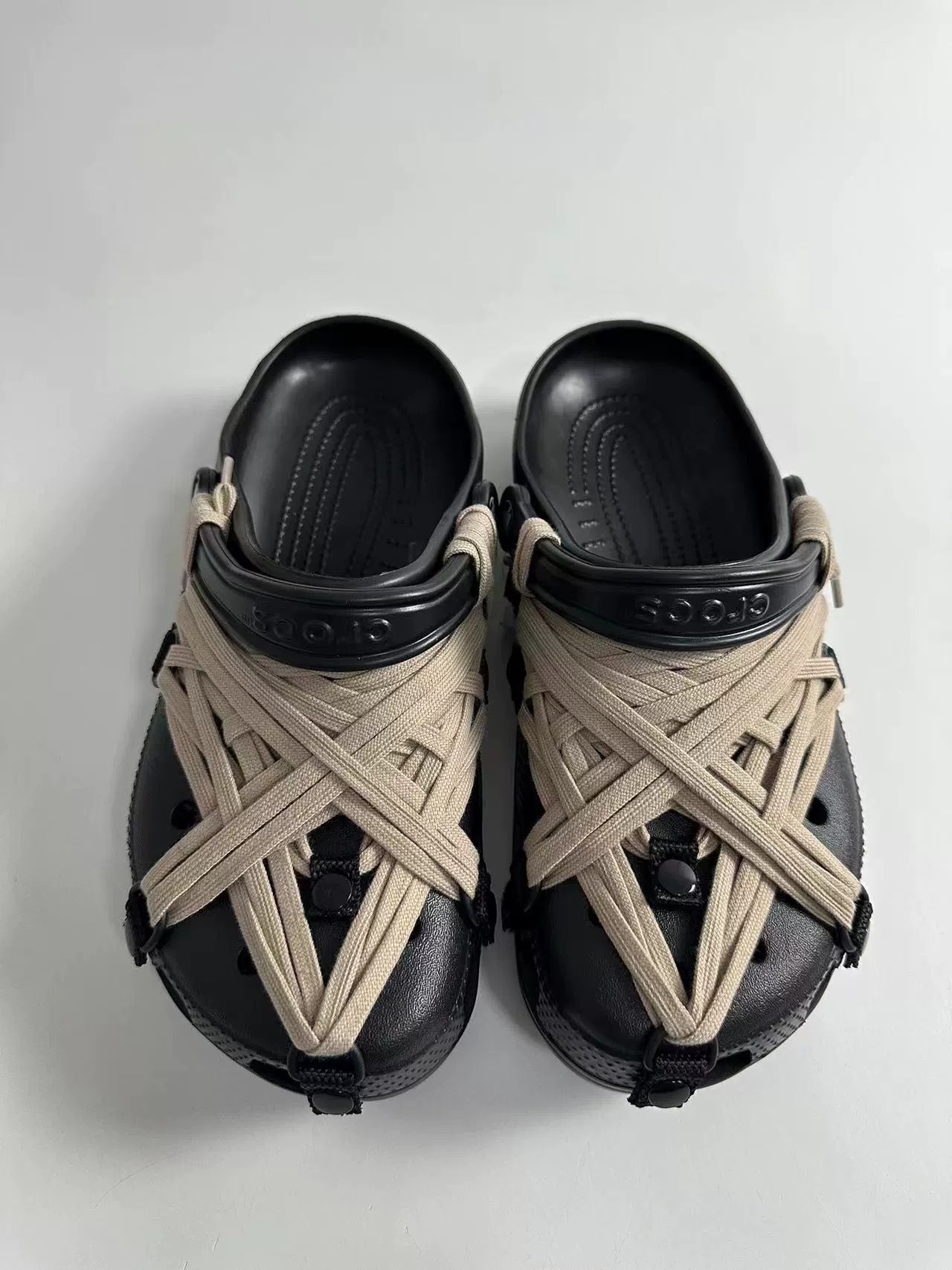 卡洛驰疯狂绑带怎么翻译_卡洛驰疯狂绑带英文用法_卡洛驰疯狂绑带英语例句_淘宝翻译网