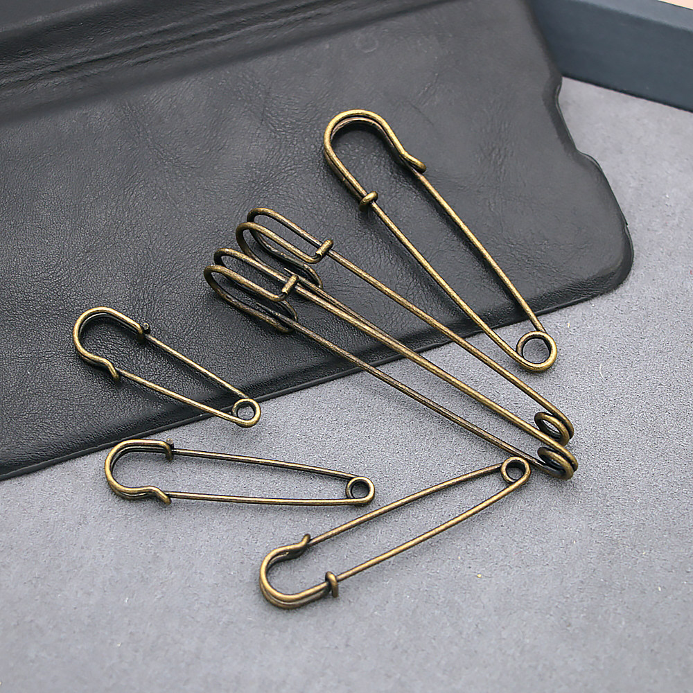 铜别针怎么翻译_铜别针英文用法_铜别针英语例句_淘宝翻译网