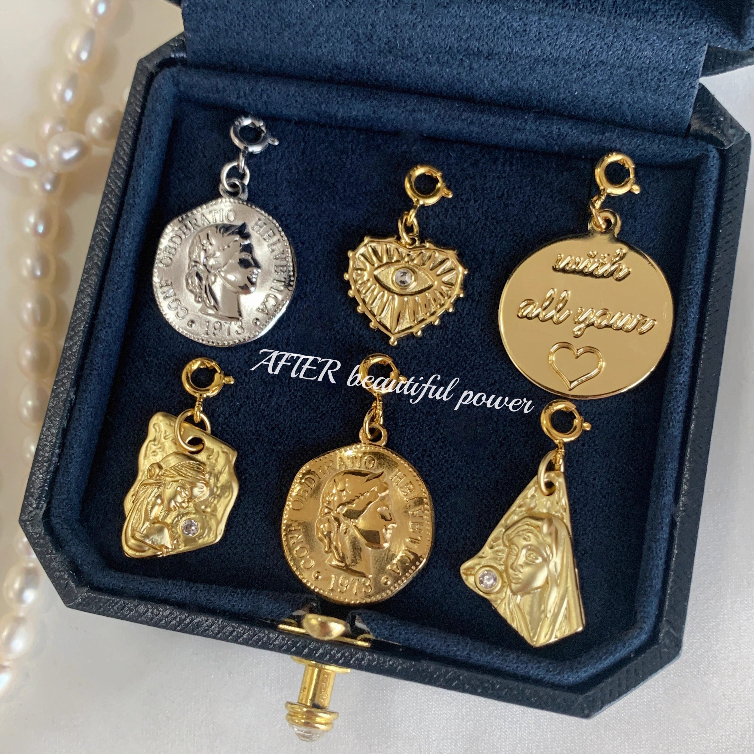 创意金币吊饰怎么翻译_创意金币吊饰英文用法_创意金币吊饰英语例句_淘宝翻译网