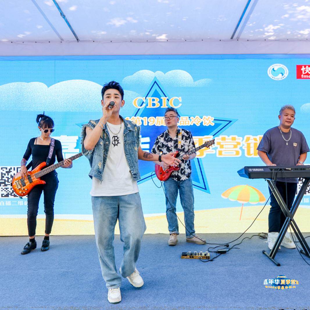 江浙沪年会表演怎么翻译_江浙沪年会表演英文用法_江浙沪年会表演英语例句_淘宝翻译网