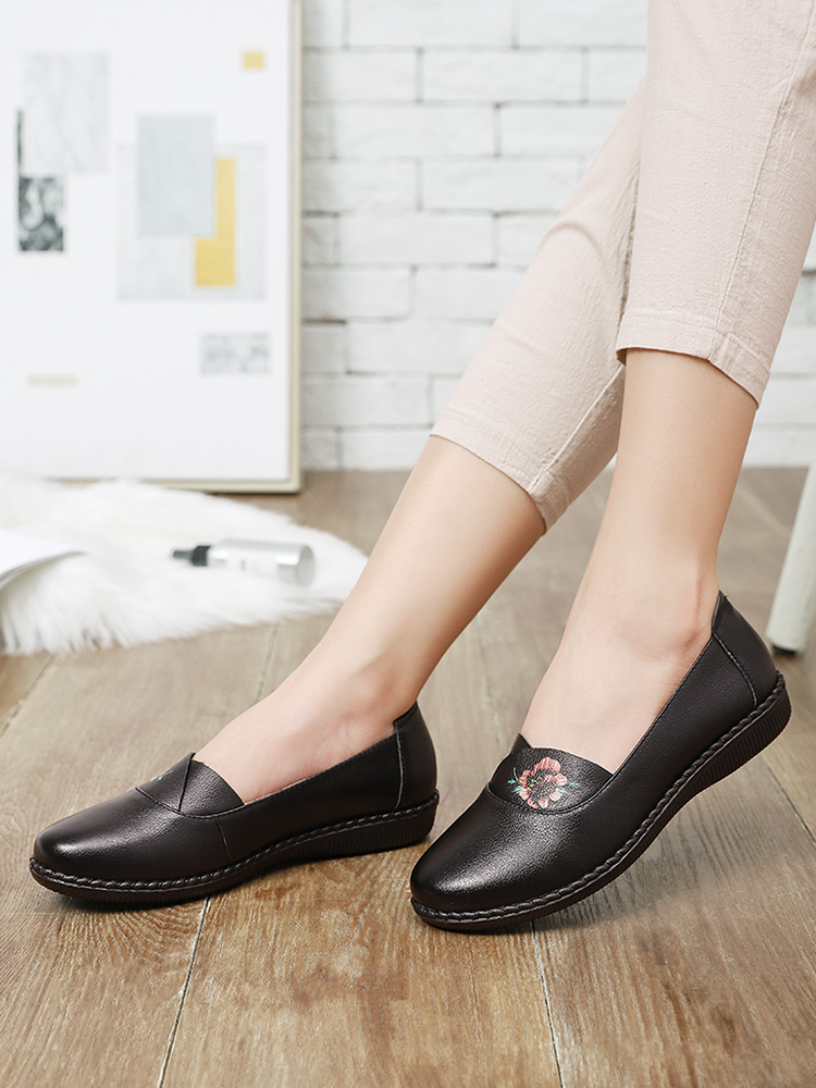 健足乐 真皮平底中老年女式软底鞋 双重优惠折后¥128包邮 2款2色可选