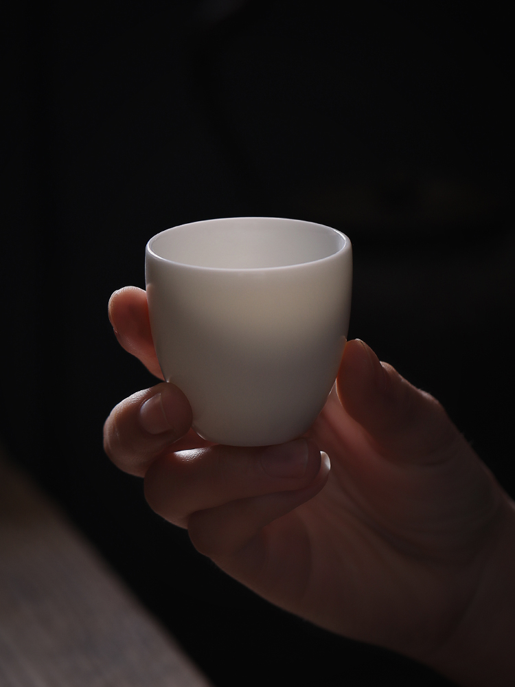 Jiangnan past dehua white porcelain teacup suet jade kung fu tea cups fragrance - smelling cup ceramic tea set master cup single CPU