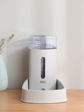 Кормушка с дозатором для кошек и