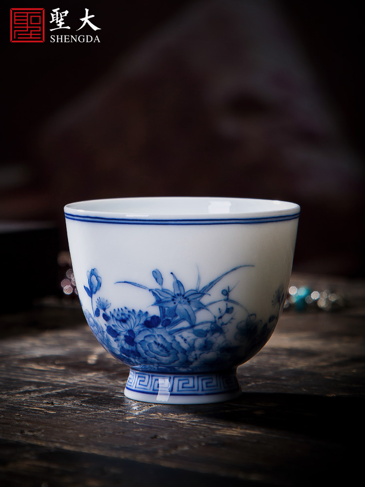 St the ceramic kung fu tea master cup hand - made qunfang brocade cluster sample tea cup jingdezhen blue and white porcelain tea set single CPU