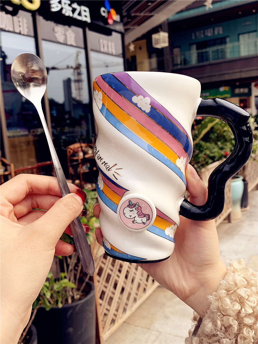 Creative move high - capacity red coffee mugs net with cover household drinking water cups ceramic cup express it in female students