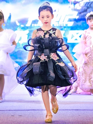 Trẻ em váy công chúa váy đen cô gái váy dạ hội hoa cô gái mô hình sàn catwalk nhỏ chủ trang phục piano mùa thu - Váy trẻ em